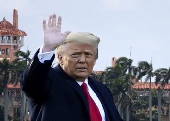 O FBI executou um mandado de busca nesta segunda-feira (8) na residência Mar-a-Lago de Donald Trump em Palm Beach, Flórida, confirmou o ex-presidente dos Estados Unidos