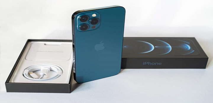 Apple multada por vender iPhone sem carregador