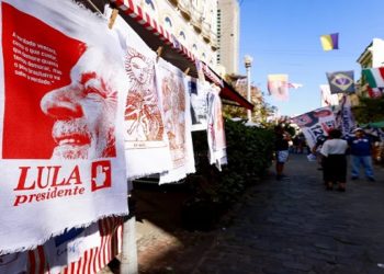 Após invadir um bar, um homem matou com uma facada uma pessoa que se declarou apoiadora do ex-presidente Luiz Inácio Lula da Silva (PT). O caso aconteceu no último sábado (24), em Cascavel, no Ceará.