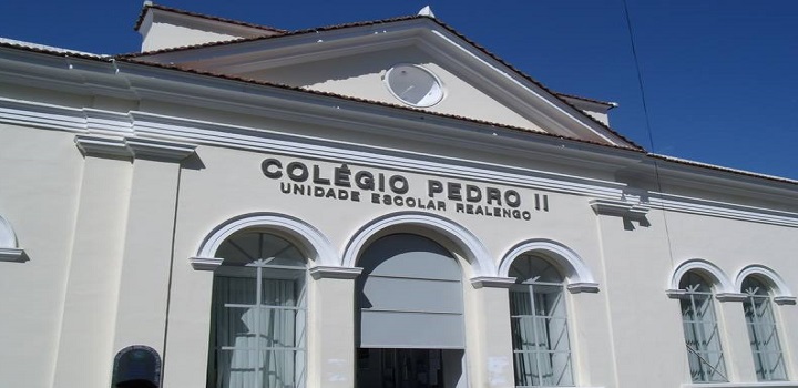 ALUNOS FAZEM ORGIA NO COLEGIO PEDRO II