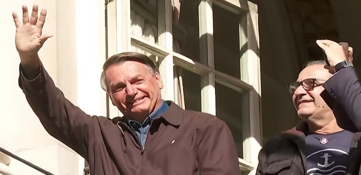Bolsonaro discursa em Londres