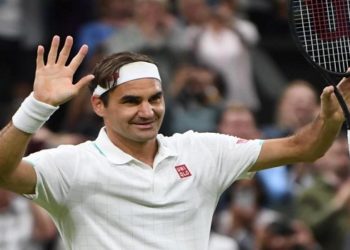 Roger Federer entra para o seleto clube de atletas bilionários, com patrimônio estimado em US$ 1,1 bilhão. Descubra como o suíço transformou seu sucesso nas quadras em um império empresarial, com investimentos astutos na marca On e outros negócios lucrativos.