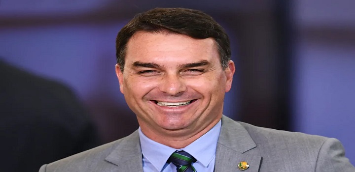 Flávio Bolsonaro, Rachadinhas, dinheiro vivo