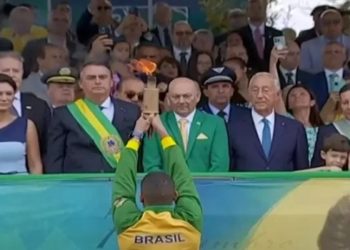 O empresário Luciano Hang, conhecido como "Véio da Havan", desfilou nesta quarta-feira (07/09) ao lado do presidente Jair Bolsonaro no evento oficial de 7 de setembro na Esplanada dos Ministérios, em Brasília.