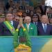O empresário Luciano Hang, conhecido como "Véio da Havan", desfilou nesta quarta-feira (07/09) ao lado do presidente Jair Bolsonaro no evento oficial de 7 de setembro na Esplanada dos Ministérios, em Brasília.
