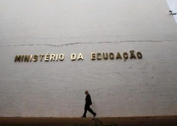 MEC divulga Portaria nº 605/2025 com lista de 456 cursos superiores semipresenciais autorizados e regras para garantir validade dos diplomas.