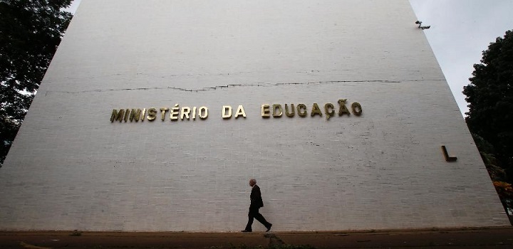 MEC divulga Portaria nº 605/2025 com lista de 456 cursos superiores semipresenciais autorizados e regras para garantir validade dos diplomas.