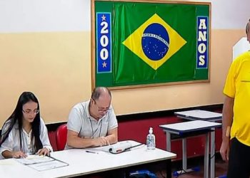Bolsonaro votando