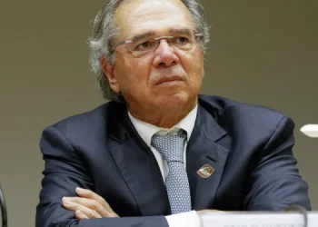 PAULO GUEDES FALA SOBRE SALARIO MINIMO