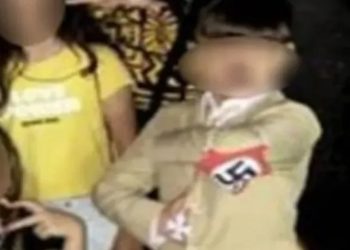 aLUNO SE FANTASIA DE HITLER EM ESCOLA DE SP