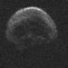 asteroide em forma de caveira