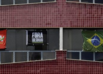bandeiras de partidos em condominios