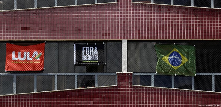 bandeiras de partidos em condominios