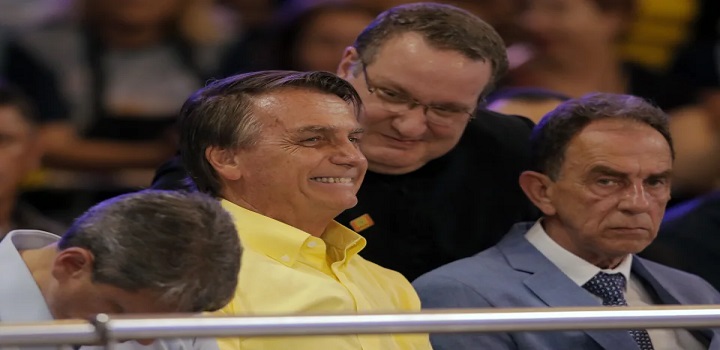 Dom Mauro Morelli utilizou as redes sociais nesta quinta-feira (13) para expressar a indignação com o presidente Jair Bolsonaro (PL) após a participação do candidato à reeleição nas celebrações do Dia de Nossa Senhora Aparecida, na quarta-feira (12).