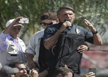 Em seu último comício antes do segundo turno, o presidente Jair Bolsonaro (PL) atacou o prefeito da capital fluminense, Eduardo Paes (PSD), a quem chamou de "vagabundo e mal agradecido, que espalha mentiras"