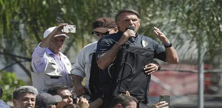 Em seu último comício antes do segundo turno, o presidente Jair Bolsonaro (PL) atacou o prefeito da capital fluminense, Eduardo Paes (PSD), a quem chamou de "vagabundo e mal agradecido, que espalha mentiras"