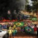 O ministro do Supremo Tribunal Federal Alexandre de Moraes determinou nesta segunda-feira (31) que a Polícia Rodoviária Federal e as Polícias Militares estaduais tomem medidas imediatas para desbloquear as rodovias do país