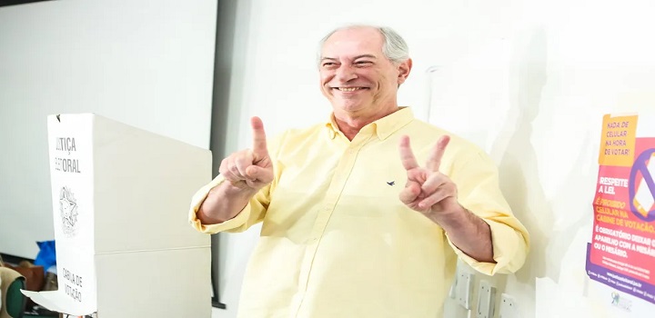 Ciro Gomes votando