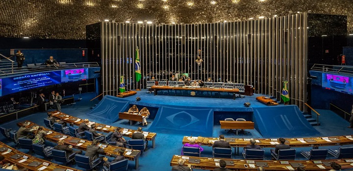 No último domingo (2), ficou definida a composição da Câmara dos Deputados para 2023. O PL e PT foram os partidos com as maiores bancadas e, no total, 23 legendas foram eleitas para integrar a casa legislativa.