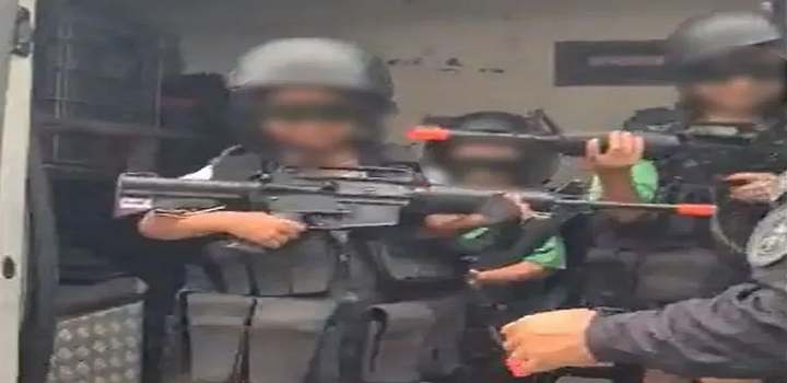 EVENTO DA PM COM CRIANÇAS ARMADAS NO RJ