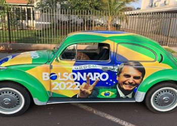 Fusca com propaganda de Bolsonaro
