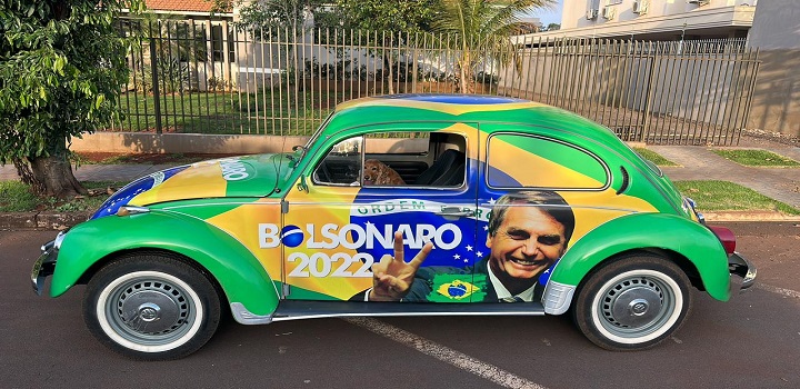 Fusca com propaganda de Bolsonaro