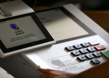 Pesquisa Datafolha no Rio mostra Flávio Bolsonaro com 39% e Lula com 35% no primeiro turno. Levantamento ouviu 1.204 eleitores.