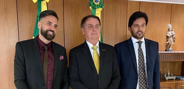O ministro Alexandre de Moraes, presidente do Tribunal Superior Eleitoral (TSE), determinou às redes sociais YouTube e Twitter que retirem do ar uma publicação feita pelo cantor Latino com fake news sobre o ex-presidente