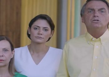 Bolsonaro fala de venezuelanas ao lado de michele