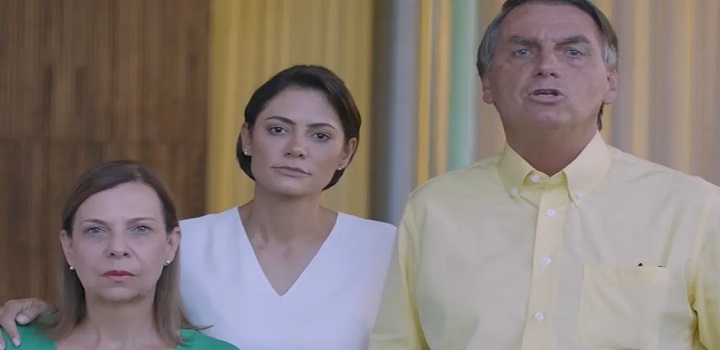 Bolsonaro fala de venezuelanas ao lado de michele