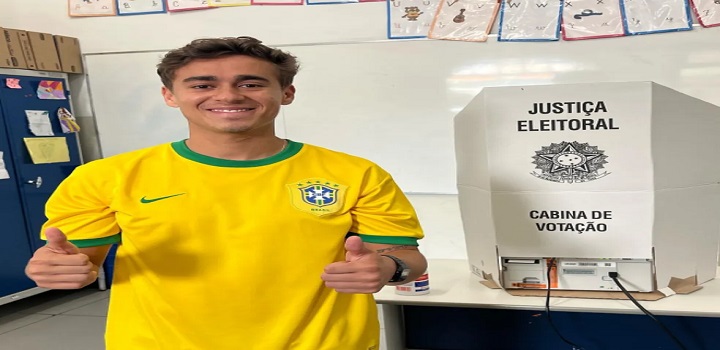 Nikolas Ferreira (PL) é o candidato a deputado federal mais votado do Brasil e da história de Minas Gerais.