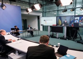Zelensky pede “escudo aéreo” ao G7 e sanções mais duras contra a Rússia