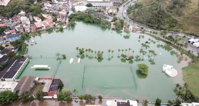 Parque Público em Arraial do Cabo-RJ: alagamento em dia de chuva | Foto: Reprodução/G1