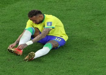 TORNOZELO DE NEYMAR, NEYMAR SOFRE LESÃO