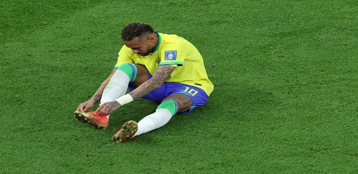 TORNOZELO DE NEYMAR, NEYMAR SOFRE LESÃO