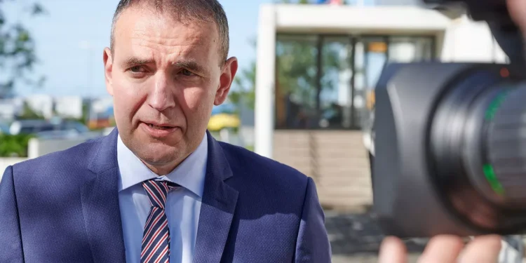 Piada gera crise: o presidente da Islândia Guðni Th. Jóhannesson e a história da pizza de abacaxi