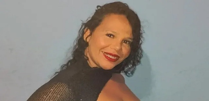 Uma mulher de 36 anos morreu nesta segunda-feira (21) após atirar contra a própria cabeça acidentalmente