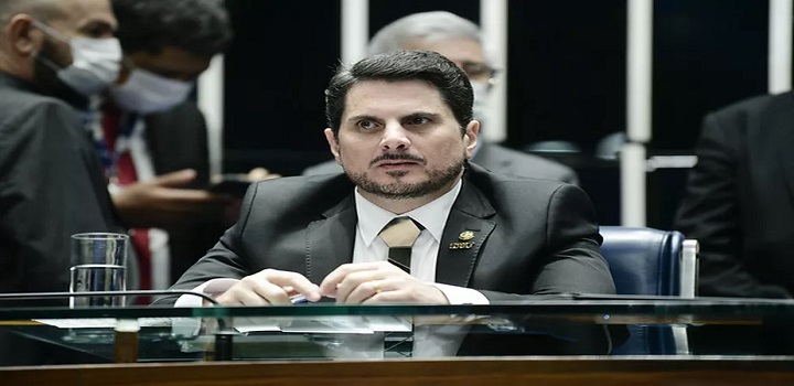 Senado afasta Marcos do Val por 115 dias para tratamento de saúde. Senador segue recebendo salário enquanto é investigado no STF por suspeita de conspiração golpista.