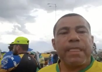 Um militar da Marinha aparece em áudios e vídeos enviados em um grupo de mensagens incentivando os atos antidemocráticos em frente aos quartéis das Forças Armadas e afirmando que o presidente eleito Luiz Inácio Lula da Silva (PT) não tomará posse em 1º de janeiro