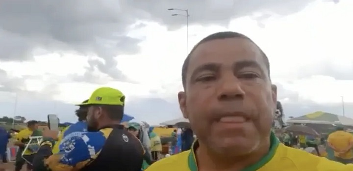 Um militar da Marinha aparece em áudios e vídeos enviados em um grupo de mensagens incentivando os atos antidemocráticos em frente aos quartéis das Forças Armadas e afirmando que o presidente eleito Luiz Inácio Lula da Silva (PT) não tomará posse em 1º de janeiro