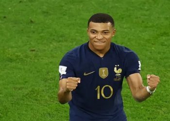 Mbappé comemora gol em França x Polônia (Foto: Lee Smith/Reuters)