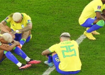 Jogadores da Seleção choram após a eliminação na Copa do Mundo (Foto: Bruno Cassucci)