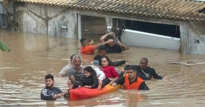 Gastos na Prefeitura de Carapebus-RJ: mesmo sob estado de emergência, Prefeitura gasta dinheiro com shows e compra de gramas sintéticas