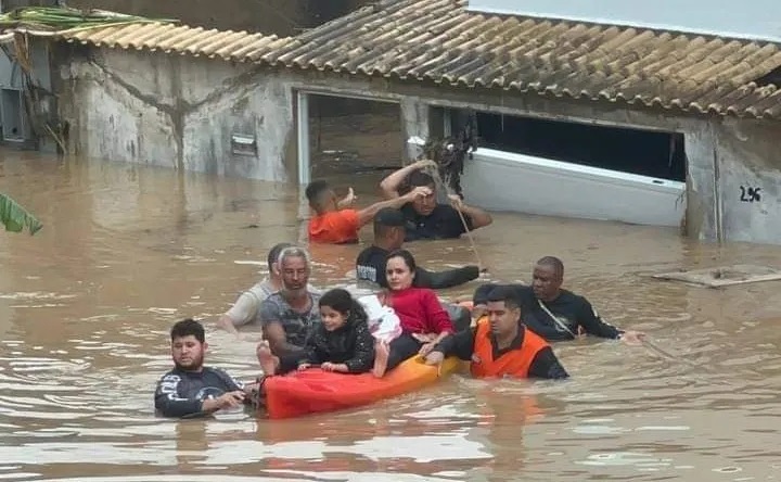 Gastos na Prefeitura de Carapebus-RJ: mesmo sob estado de emergência, Prefeitura gasta dinheiro com shows e compra de gramas sintéticas