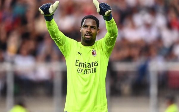 Mike Maignan ganhou o título de melhor goleiro da Itália