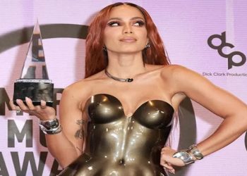 ANITTA REVELA DOENÇA DO VÍRUS DO BEIJO