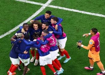 Jogadores da França comemoram classificação para final (Foto: REUTERS/Fabrizio Bensch)