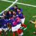 Jogadores da França comemoram classificação para final (Foto: REUTERS/Fabrizio Bensch)