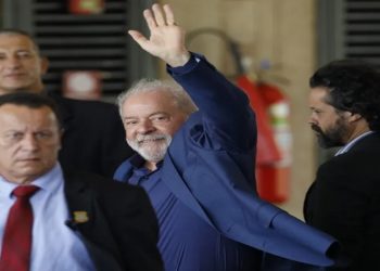 Lula fará lives semanais no governo