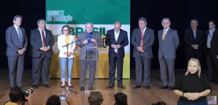 Lula anuncia ministérios